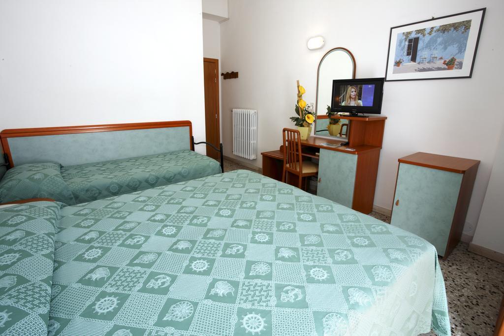 Hotel Vannini Rimini Phòng bức ảnh